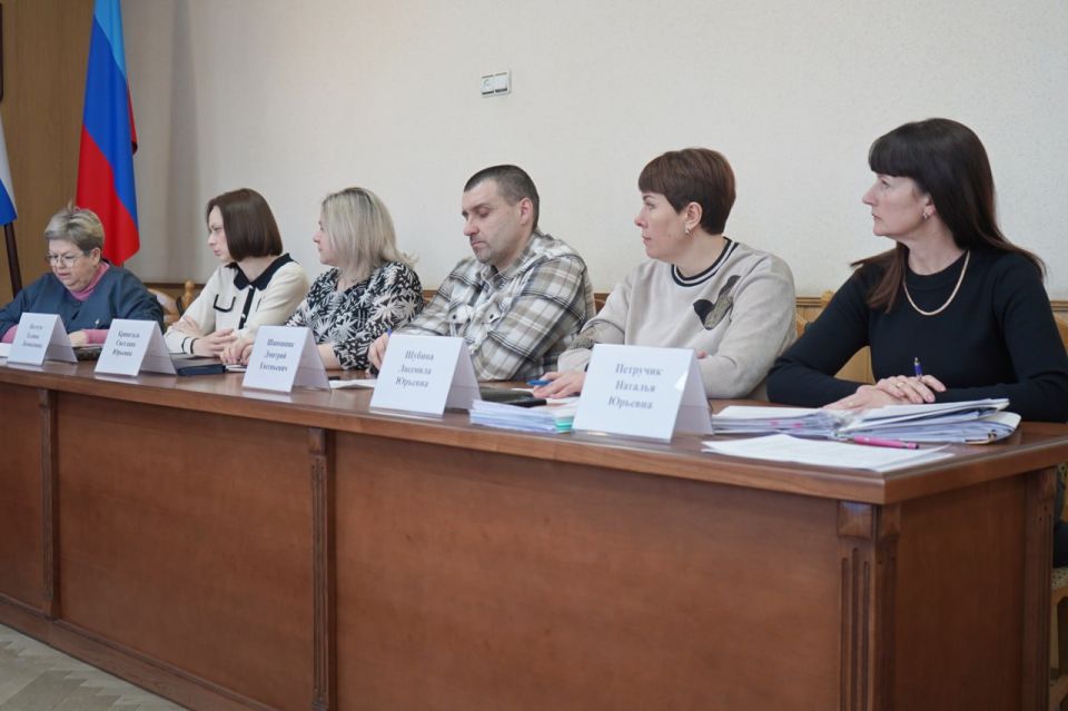 Проведено заседание Комиссии по делам несовершеннолетних и защите их прав Проведено заседание Комиссии по делам несовершеннолетних и защите их прав