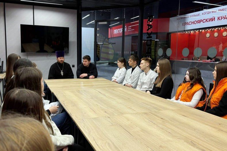 Встреча-беседа, посвященная Дню православной молодежи, прошла в Молодёжном центре Встреча-беседа, посвященная Дню православной молодежи, прошла в Молодёжном центре