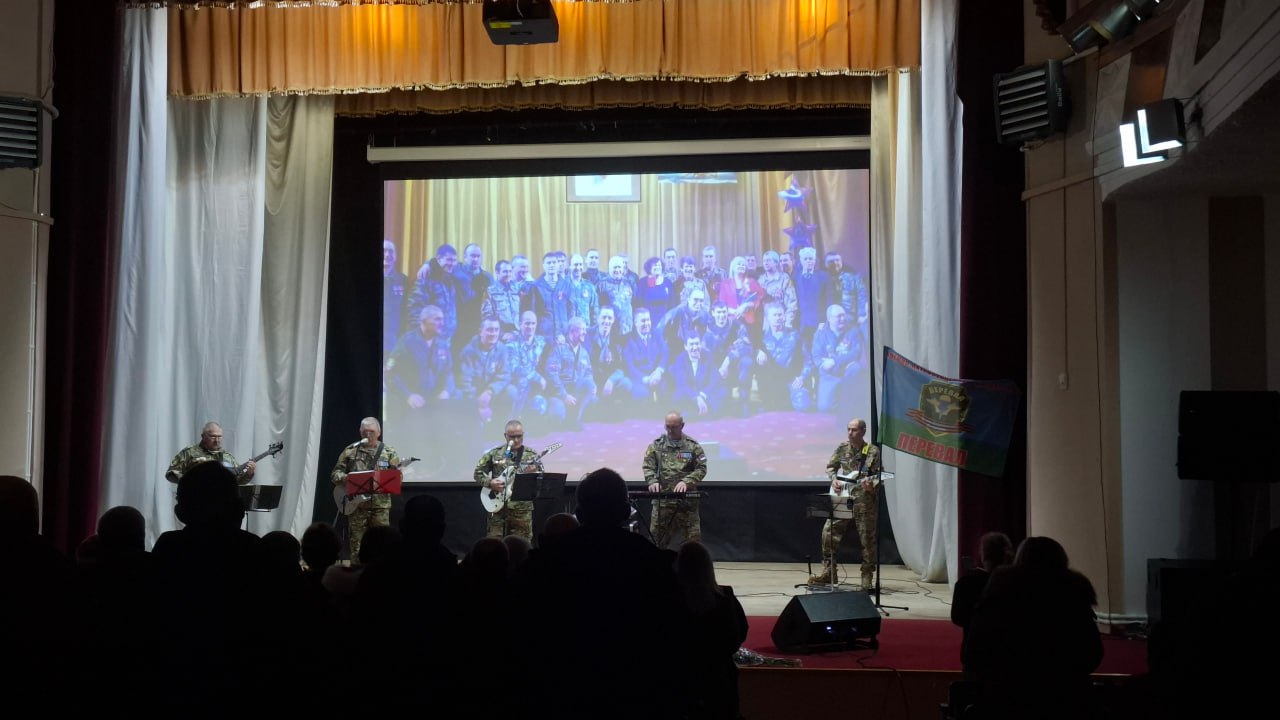 В Перевальском районном дворце культуры состоялся концерт В Перевальском районном дворце культуры состоялся концерт