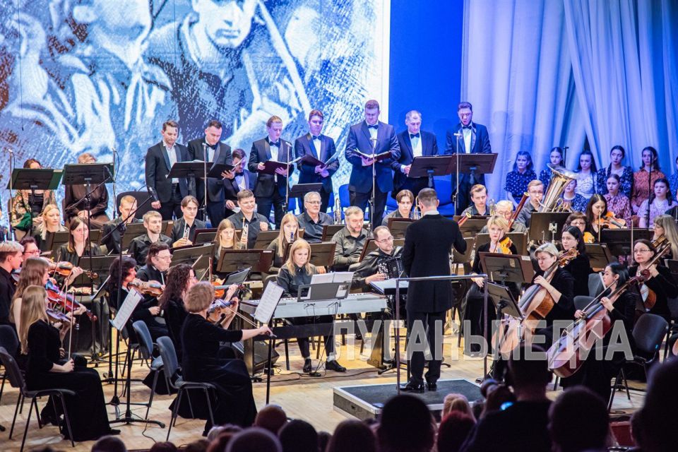 Музыкальная драма «Алеша» покорила сердца луганчан Музыкальная драма «Алеша» покорила сердца луганчан