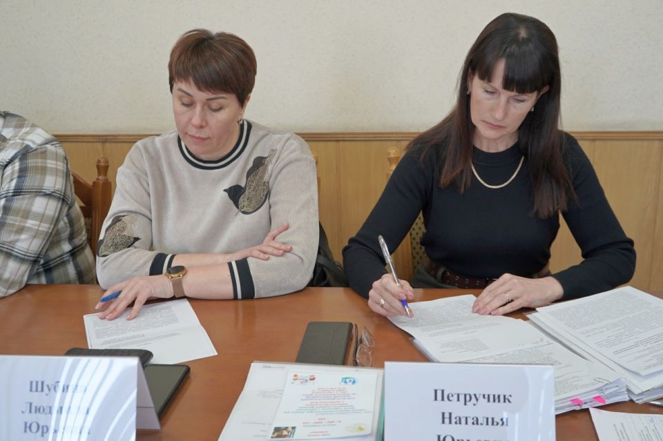 Проведено заседание Комиссии по делам несовершеннолетних и защите их прав Проведено заседание Комиссии по делам несовершеннолетних и защите их прав