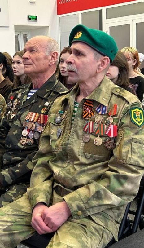 День памяти: в молодёжном центре почтили подвиг воиновинтернационалистов День памяти: в молодёжном центре почтили подвиг воиновинтернационалистов