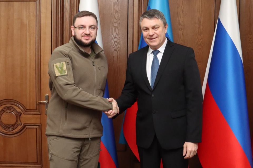 Гуманитарную миссию партии «Новые люди» и Главного военного следственного управления СК РФ принял глава Луганской народной республики Леонид Иванович Пасечник Гуманитарную миссию партии «Новые люди» и Главного военного следственного управления СК РФ принял глава Луганской народной республики Леонид Иванович Пасечник