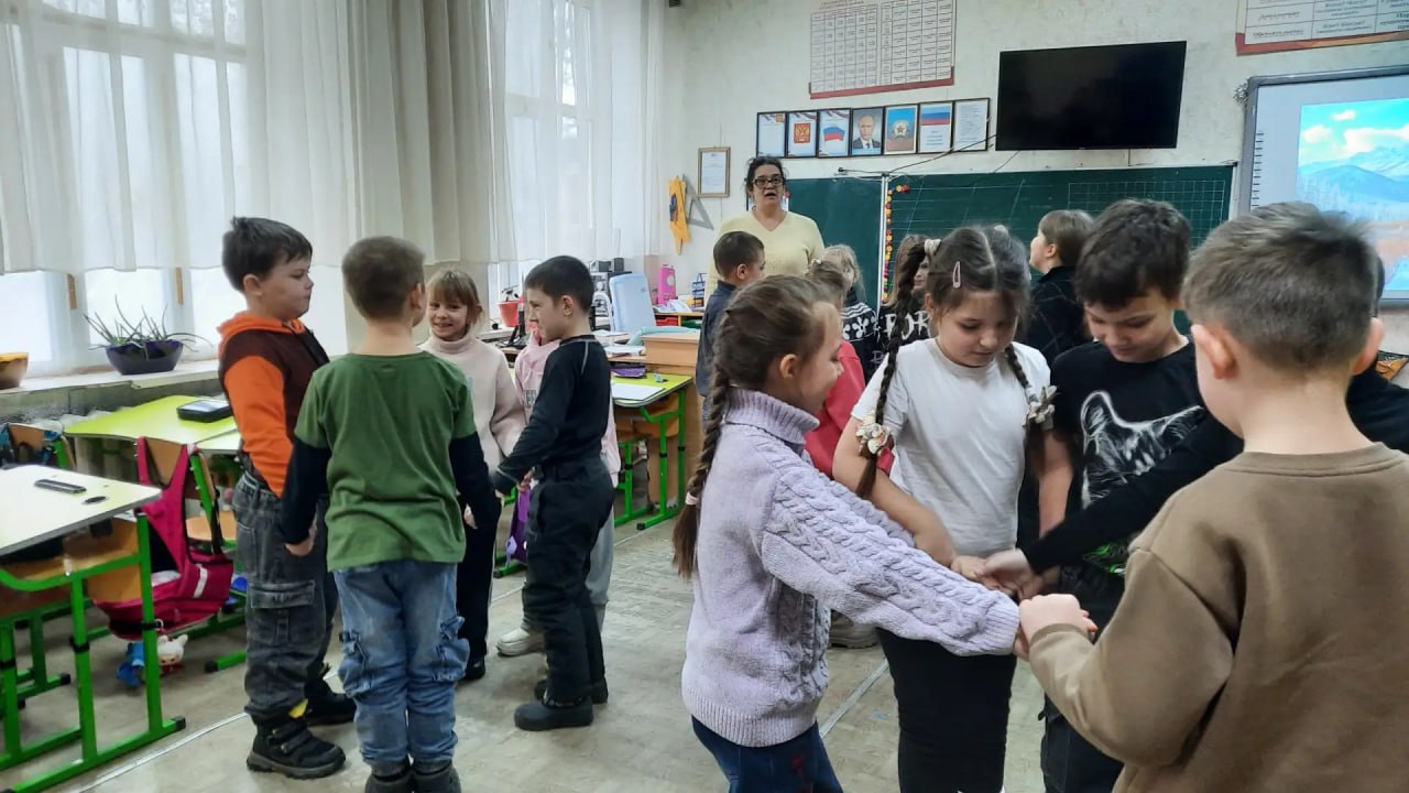 ЗИМНИЕ ЗАБАВЫ НАРОДОВ РОССИИ ЗИМНИЕ ЗАБАВЫ НАРОДОВ РОССИИ