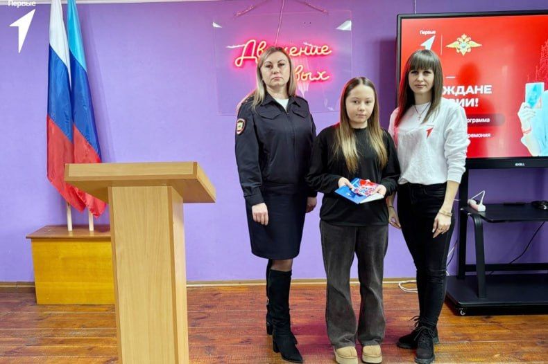 В Свердловском муниципальном округе состоялась торжественная церемония вручения главного документа в преддверии Годовщины освобождения Ворошиловграда от немецко-фашистских захватчиков В Свердловском муниципальном округе состоялась торжественная церемония вручения главного документа в преддверии Годовщины освобождения Ворошиловграда от немецко-фашистских захватчиков