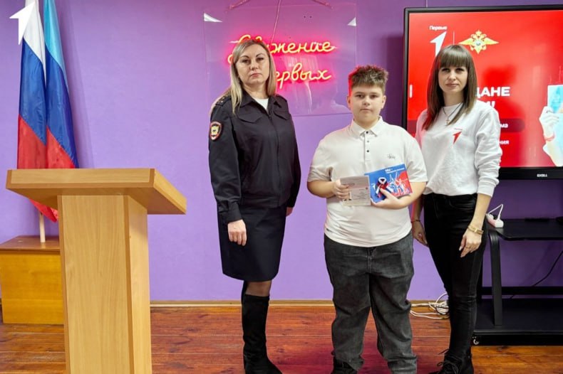 В Свердловском муниципальном округе состоялась торжественная церемония вручения главного документа в преддверии Годовщины освобождения Ворошиловграда от немецко-фашистских захватчиков В Свердловском муниципальном округе состоялась торжественная церемония вручения главного документа в преддверии Годовщины освобождения Ворошиловграда от немецко-фашистских захватчиков