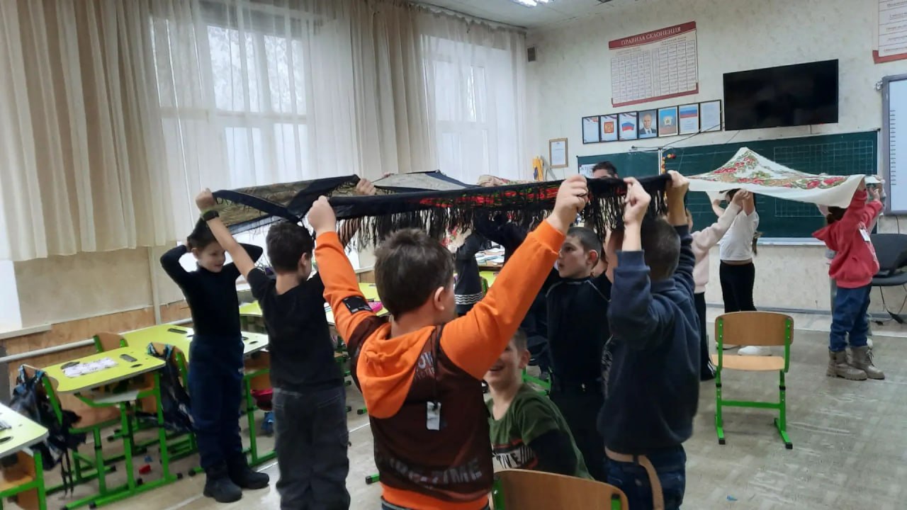 ЗИМНИЕ ЗАБАВЫ НАРОДОВ РОССИИ ЗИМНИЕ ЗАБАВЫ НАРОДОВ РОССИИ