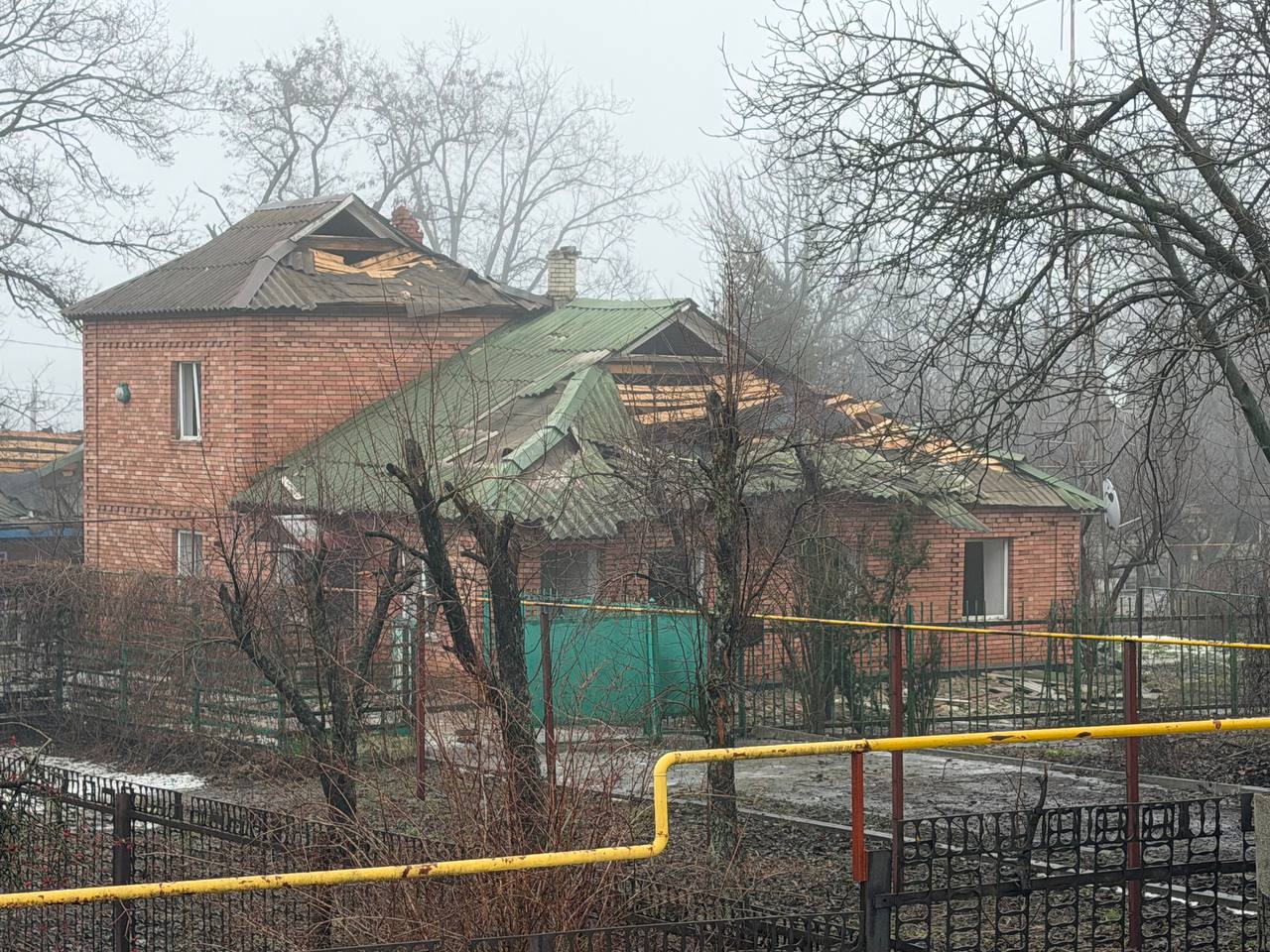 19 человек ранены при атаке беспилотников ВСУ на поселок Центральный в ЛНР 19 человек ранены при атаке беспилотников ВСУ на поселок Центральный в ЛНР