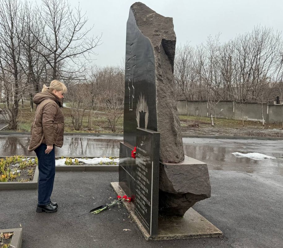 Светлана Гребенькова: В преддверии Дня памяти о россиянах, исполнявших служебный долг за пределами Отечества, вместе с героями Афганской войны и активной молодежью города возложили цветы к памятнику воинам-интернационалистам... Светлана Гребенькова: В преддверии Дня памяти о россиянах, исполнявших служебный долг за пределами Отечества, вместе с героями Афганской войны и активной молодежью города возложили цветы к памятнику воинам-интернационалистам...