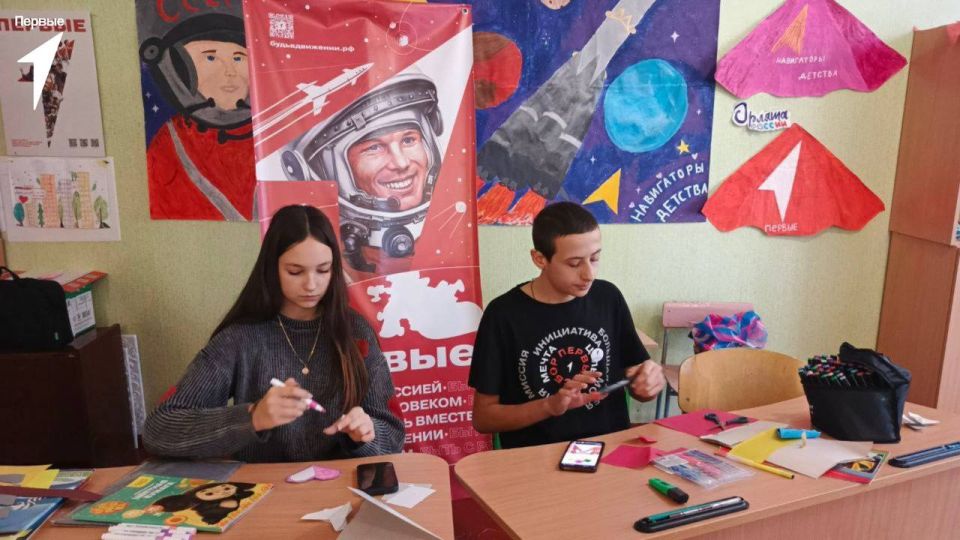 День книгодарения. Первые Меловского муниципального округа присоединились к Всероссийской акции «Открывая книгу», посвящённой Дню книгодарения День книгодарения. Первые Меловского муниципального округа присоединились к Всероссийской акции «Открывая книгу», посвящённой Дню книгодарения