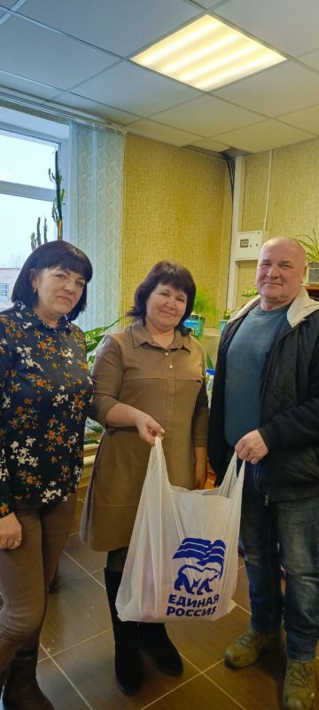 Активисты ВПП "ЕДИНАЯ РОССИЯ" совместно с представителями Администрации Новопсковского муниципального округа Луганской Народной Республики и военнослужащими оказали адресную помощь военнослужащим Советской армии, исполнявших... Активисты ВПП "ЕДИНАЯ РОССИЯ" совместно с представителями Администрации Новопсковского муниципального округа Луганской Народной Республики и военнослужащими оказали адресную помощь военнослужащим Советской армии, исполнявших...