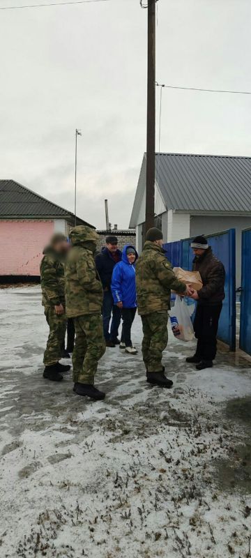 Активисты ВПП "ЕДИНАЯ РОССИЯ" совместно с представителями Администрации Новопсковского муниципального округа Луганской Народной Республики и военнослужащими оказали адресную помощь военнослужащим Советской армии, исполнявших... Активисты ВПП "ЕДИНАЯ РОССИЯ" совместно с представителями Администрации Новопсковского муниципального округа Луганской Народной Республики и военнослужащими оказали адресную помощь военнослужащим Советской армии, исполнявших...