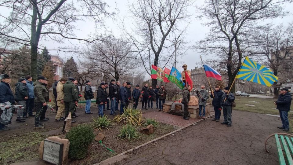 15 февраля в сквере Доблести и Славы состоялось возложение цветов, посвященное Дню памяти о россиянах, исполнявших служебный долг за пределами Отечества, и 37-й годовщине вывода советских войск из Афганистана 15 февраля в сквере Доблести и Славы состоялось возложение цветов, посвященное Дню памяти о россиянах, исполнявших служебный долг за пределами Отечества, и 37-й годовщине вывода советских войск из Афганистана
