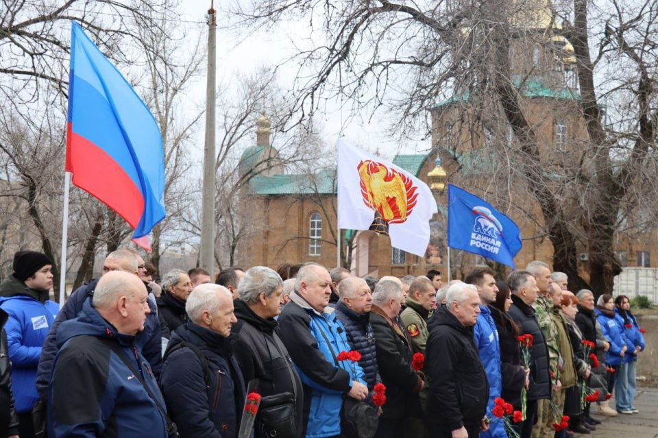 Единороссы Северодонецка почтили память россиян, исполнявших служебный долг за пределами Отечества Единороссы Северодонецка почтили память россиян, исполнявших служебный долг за пределами Отечества