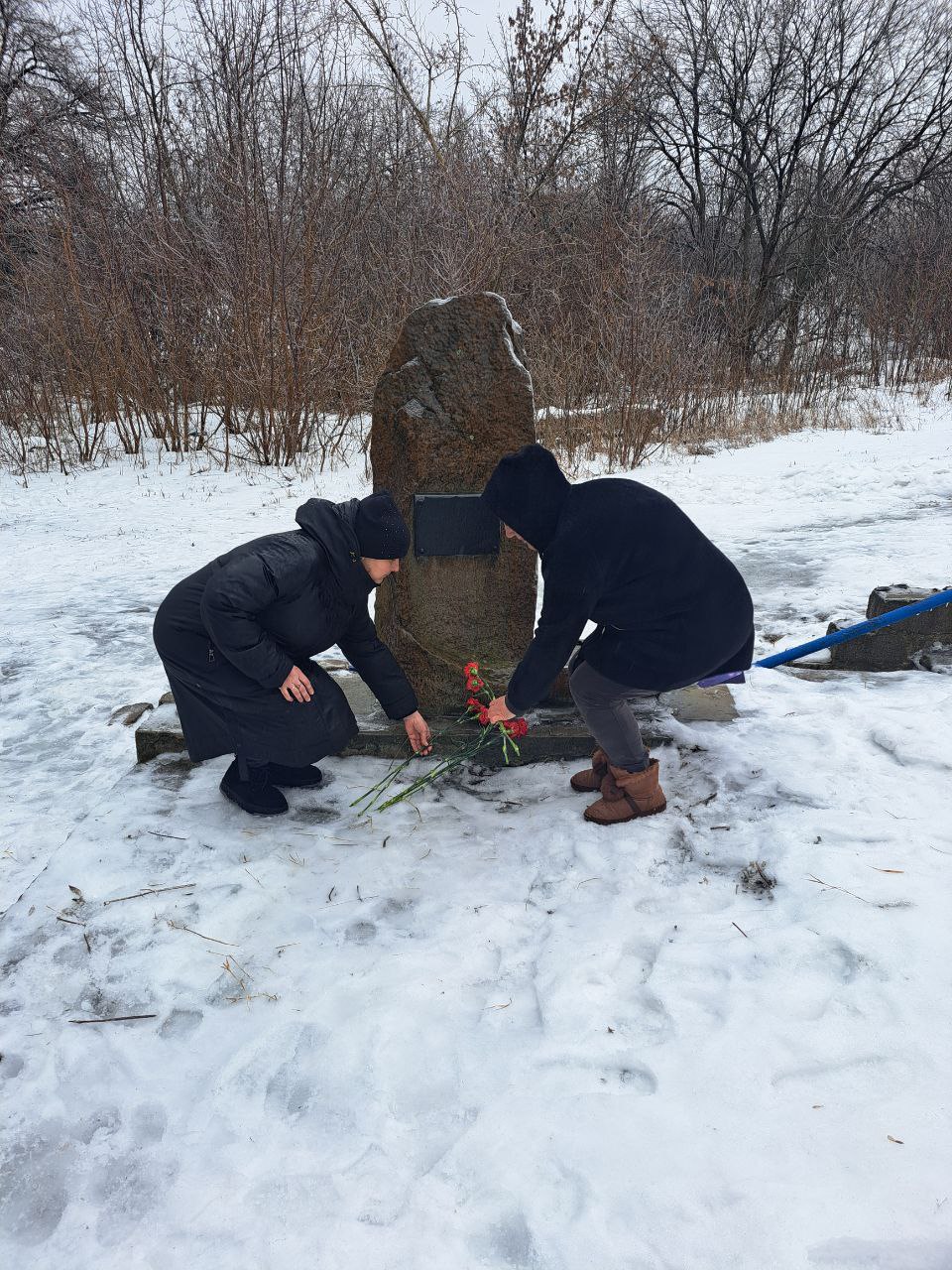 В пгт Чернухино у памятного знака воинам-афганцам состоялось мероприятие, посвященное памяти воинов-интернационалистов и ветеранов войны в Афганистане В пгт Чернухино у памятного знака воинам-афганцам состоялось мероприятие, посвященное памяти воинов-интернационалистов и ветеранов войны в Афганистане