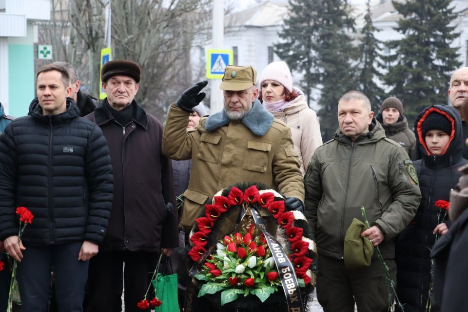 Наталия Жулинская: Почтили память погибших в Афганистане стахановчан Наталия Жулинская: Почтили память погибших в Афганистане стахановчан