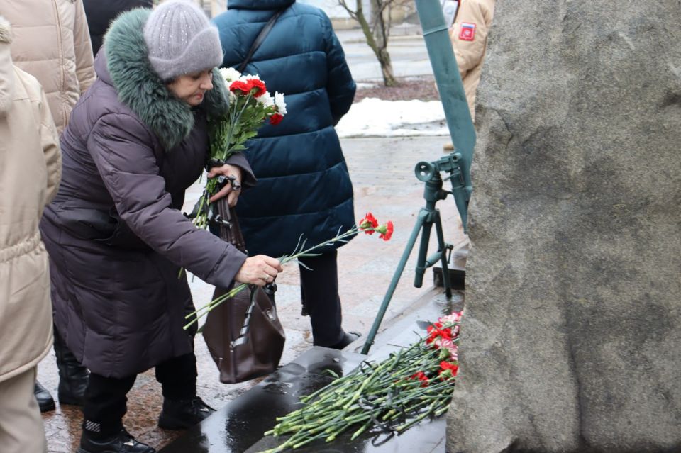 В Стаханове вспомнили земляков, не вернувшихся с афганской войны В Стаханове вспомнили земляков, не вернувшихся с афганской войны