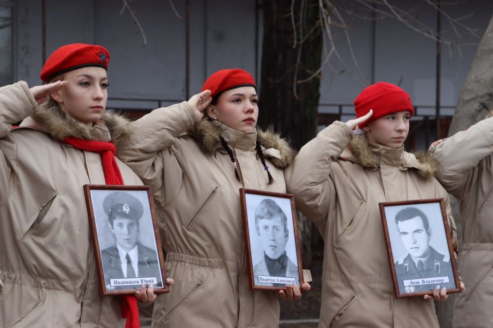 Наталия Жулинская: Почтили память погибших в Афганистане стахановчан Наталия Жулинская: Почтили память погибших в Афганистане стахановчан