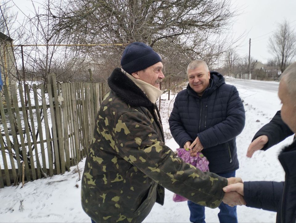 В День памяти воинов-интернационалистов, представители администрации Кременского МО совершили адресное поздравление наших земляков, прошедших через боевые действия за пределами Отечества В День памяти воинов-интернационалистов, представители администрации Кременского МО совершили адресное поздравление наших земляков, прошедших через боевые действия за пределами Отечества