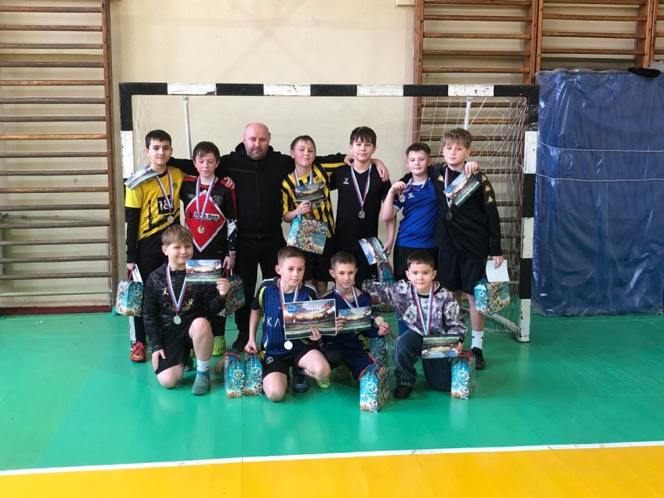 В Перевальске прошел юношеский футбольный турнир «СНЕЖИНКА» В Перевальске прошел юношеский футбольный турнир «СНЕЖИНКА»