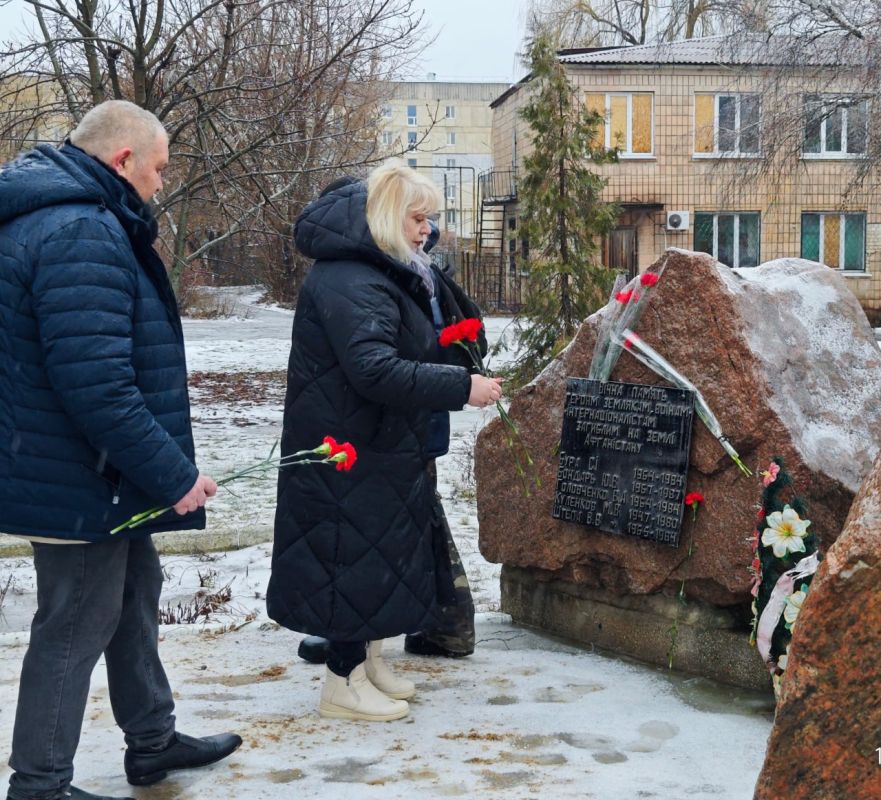 В День памяти воинов-интернационалистов, в Кременском муниципальном округе прошло памятное мероприятия, призванное отдать дань уважения подвигу и мужеству тех, кто с честью выполнил свой воинский долг за пределами Отечества В День памяти воинов-интернационалистов, в Кременском муниципальном округе прошло памятное мероприятия, призванное отдать дань уважения подвигу и мужеству тех, кто с честью выполнил свой воинский долг за пределами Отечества