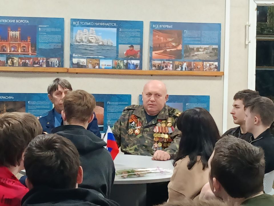 В Кировском историко-художественном музее состоялся урок мужества для учащихся Кировского техникума «Афганистан – живая память» В Кировском историко-художественном музее состоялся урок мужества для учащихся Кировского техникума «Афганистан – живая память»