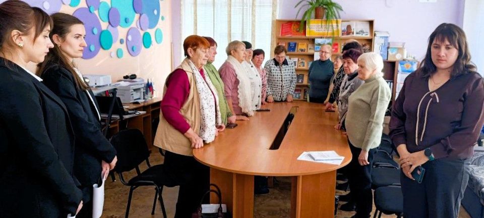 В Центральной библиотеке МБУК «ЦБС Троицкого МО» для слушателей Университета третьего возраста ГБУ ЛНР "Троицкий КЦСОН" прошел час памяти «Афганский ветер: время и память», посвященный 37-й годовщине вывода советских войск... В Центральной библиотеке МБУК «ЦБС Троицкого МО» для слушателей Университета третьего возраста ГБУ ЛНР "Троицкий КЦСОН" прошел час памяти «Афганский ветер: время и память», посвященный 37-й годовщине вывода советских войск...