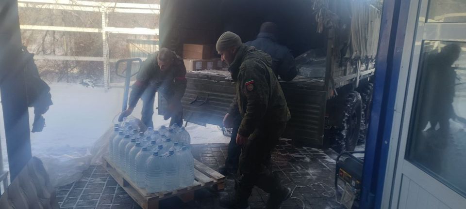 Рубежанские активисты «Единой России» передали помощь военнослужащим Рубежанские активисты «Единой России» передали помощь военнослужащим