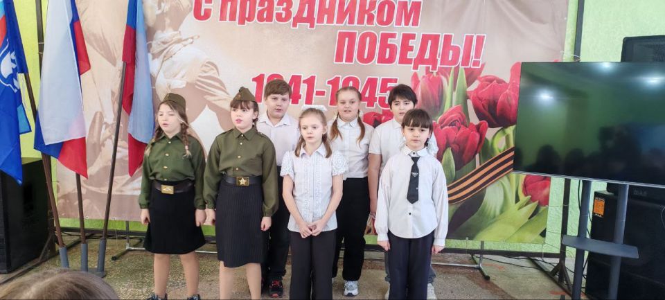 В пгт Новодарьевка прошел патриотический час, ко Дню освобождения Дарьевки от немецко-фашистских захватчиков «Поклонимся великим тем годам!» В пгт Новодарьевка прошел патриотический час, ко Дню освобождения Дарьевки от немецко-фашистских захватчиков «Поклонимся великим тем годам!»