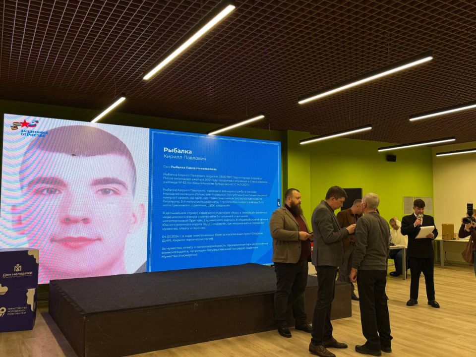 В Луганске состоялась церемония вручения общественных медалей «Отец солдата» В Луганске состоялась церемония вручения общественных медалей «Отец солдата»