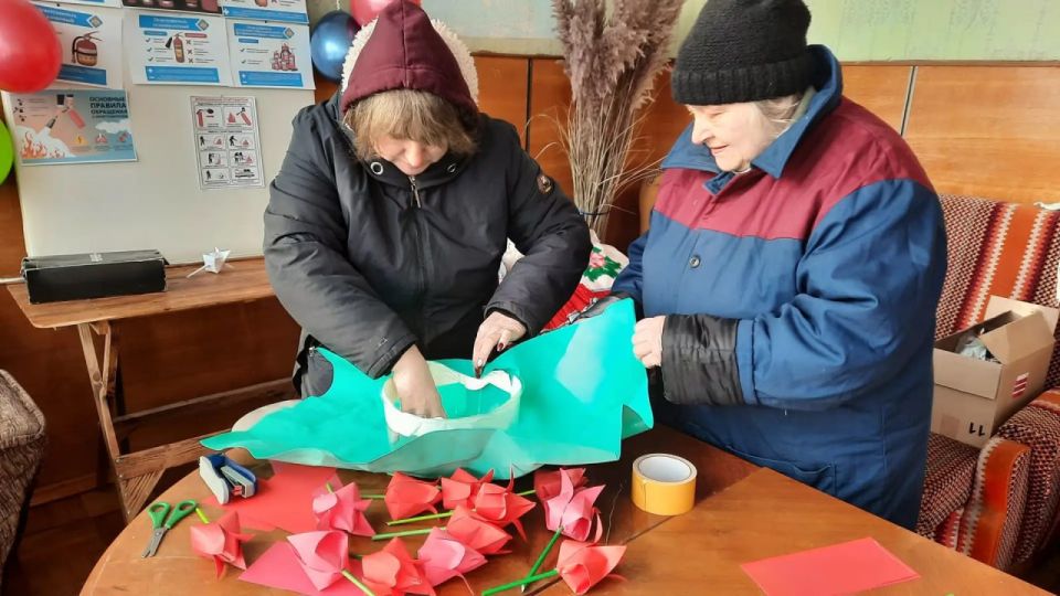 Дань памяти: Красные тюльпаны Афганистана Дань памяти: Красные тюльпаны Афганистана