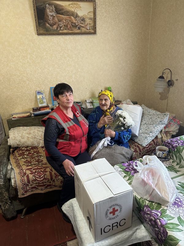 Сегодня в Комплексном центре социального обслуживания населения состоялось трогательное и торжественное событие – 100-летний юбилей отпраздновала одна из подопечных учреждения Валуйская Нина Пимоновна Сегодня в Комплексном центре социального обслуживания населения состоялось трогательное и торжественное событие – 100-летний юбилей отпраздновала одна из подопечных учреждения Валуйская Нина Пимоновна