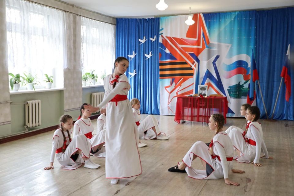 В Беловской школе открыли Парту Героя в честь воина-интернационалиста Олега Семешкина В Беловской школе открыли Парту Героя в честь воина-интернационалиста Олега Семешкина