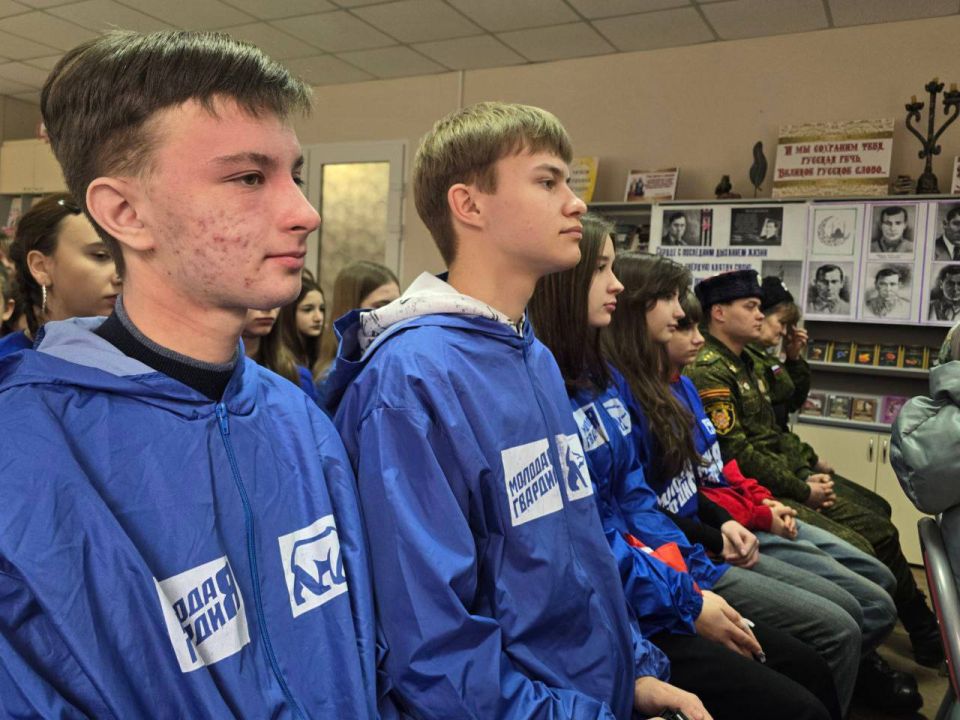 Подвиг Мусы Джалиля. В Центральной библиотеке Алчевска прошла встреча, посвящённая дню рождения Героя Советского Союза, поэта и подпольщика Мусы Джалиля Подвиг Мусы Джалиля. В Центральной библиотеке Алчевска прошла встреча, посвящённая дню рождения Героя Советского Союза, поэта и подпольщика Мусы Джалиля