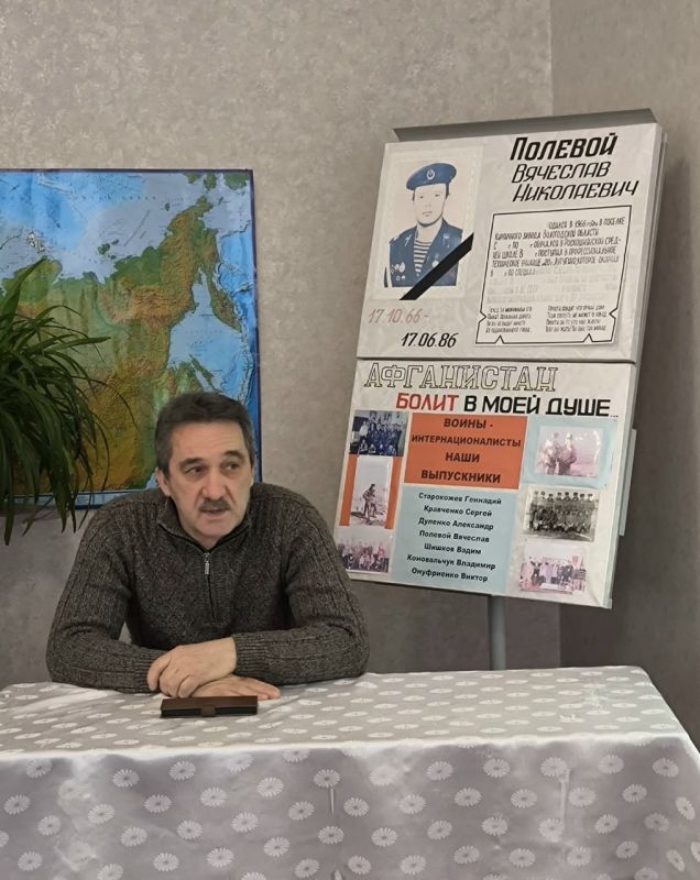 В Лутугинском колледже состоялась встреча с ветераном боевых действий в Афганистане В Лутугинском колледже состоялась встреча с ветераном боевых действий в Афганистане