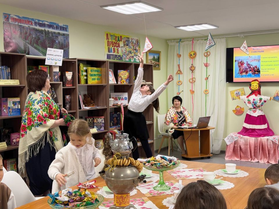 Весна уже на пороге. Природа готовится к пробуждению, а это значит, что самое время отпраздновать Масленицу – праздник, полный веселья и забав Весна уже на пороге. Природа готовится к пробуждению, а это значит, что самое время отпраздновать Масленицу – праздник, полный веселья и забав