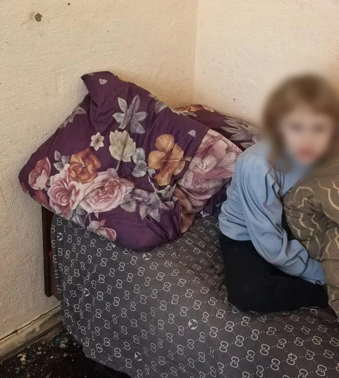 Мать бросила детей замерзать в неотапливаемом доме в Лутугино Мать бросила детей замерзать в неотапливаемом доме в Лутугино