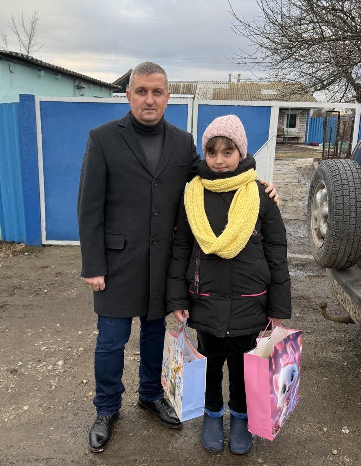 Мечты сбываются: Прокурор Новоайдарского района исполнил желание юной мечтательницы