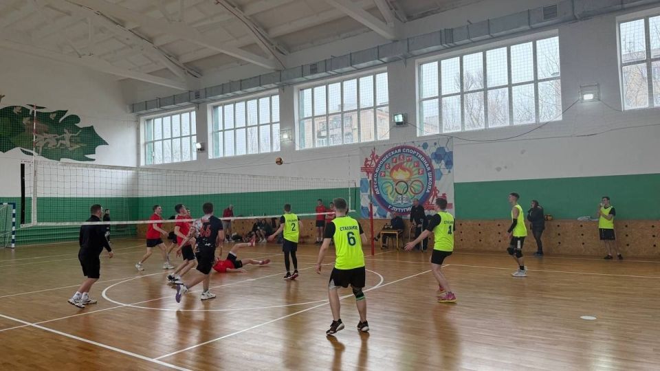 Физкультурное мероприятие по волейболу прошло на базе Лутугинской спортивной школы Физкультурное мероприятие по волейболу прошло на базе Лутугинской спортивной школы