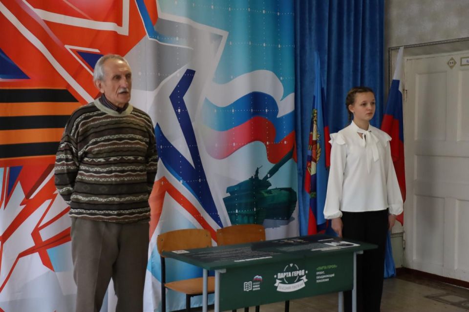 В Беловской школе открыли Парту Героя в честь воина-интернационалиста Олега Семешкина В Беловской школе открыли Парту Героя в честь воина-интернационалиста Олега Семешкина