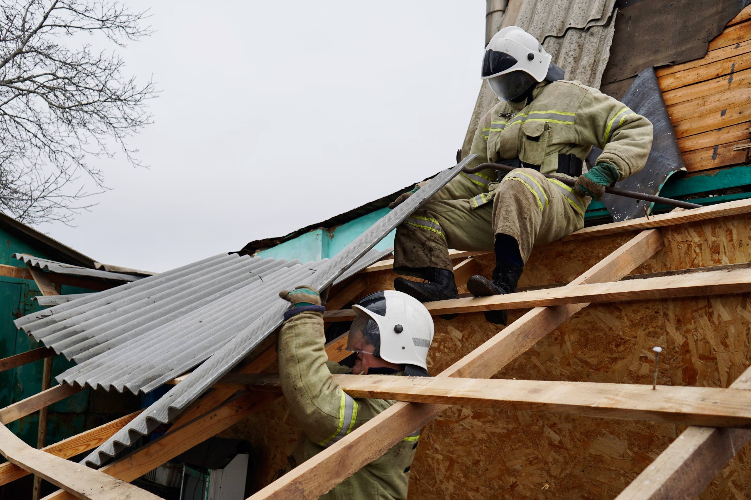 Работы по ликвидации последствий ЧС продолжаются Работы по ликвидации последствий ЧС продолжаются