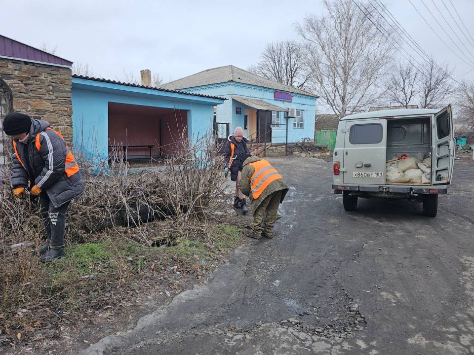Сегодня 17.02.2026 г., работники МУП «ЖЭК» г. Ровеньки провели масштабные работы по благоустройству улично-дорожной сети в двух посёлках городского типа — Н-Тарасовка и Кленовый Сегодня 17.02.2026 г., работники МУП «ЖЭК» г. Ровеньки провели масштабные работы по благоустройству улично-дорожной сети в двух посёлках городского типа — Н-Тарасовка и Кленовый