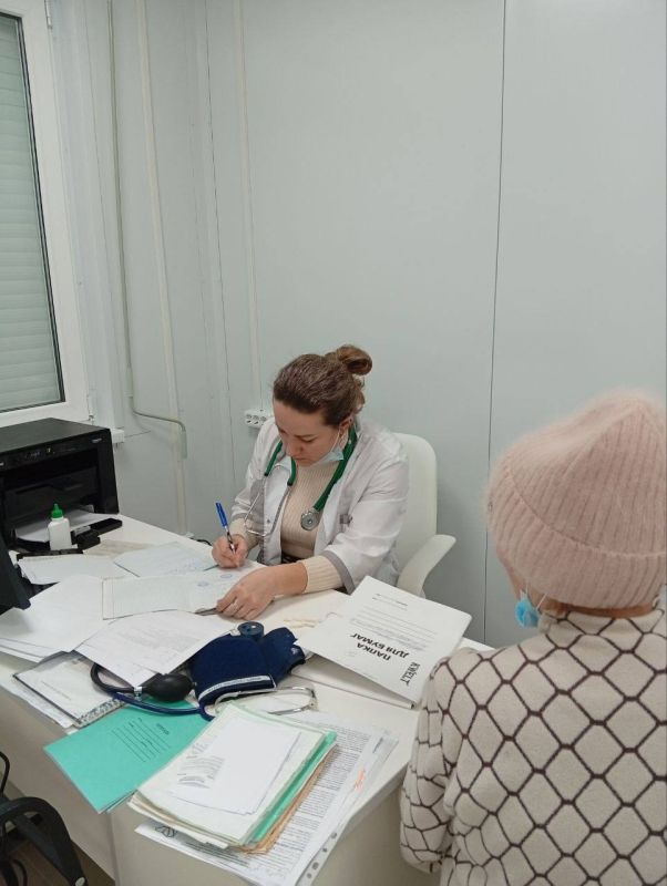 Качественная медицина в шаговой доступности: специалисты Краснодонской ЦГМБ провели приём жителей пгт.Северо-Гундоровский