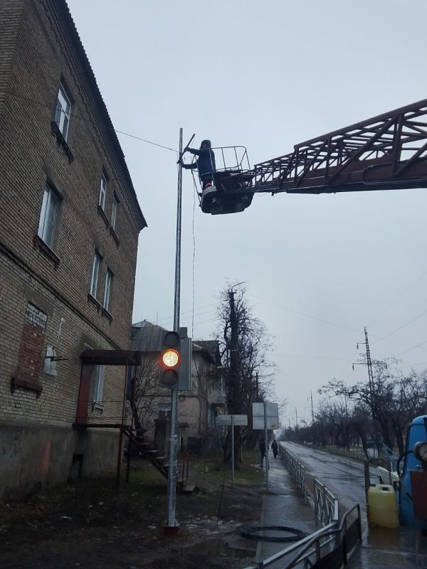 МУП «Горсовет» продолжает работу по повышению безопасности дорожного движения в Красном Луче МУП «Горсовет» продолжает работу по повышению безопасности дорожного движения в Красном Луче