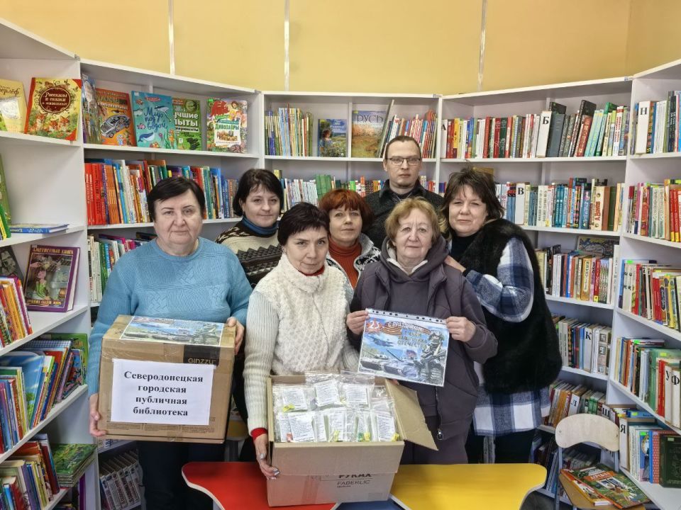В Северодонецке сотрудники, читатели и активистки женского клуба публичной библиотеки изготовили сухие души для бойцов В Северодонецке сотрудники, читатели и активистки женского клуба публичной библиотеки изготовили сухие души для бойцов