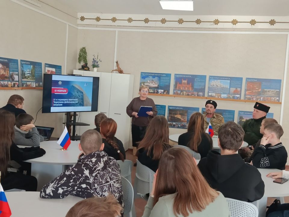 В Кировском историко-художественном музее прошёл урок мужества «Дебальцевский котёл» В Кировском историко-художественном музее прошёл урок мужества «Дебальцевский котёл»