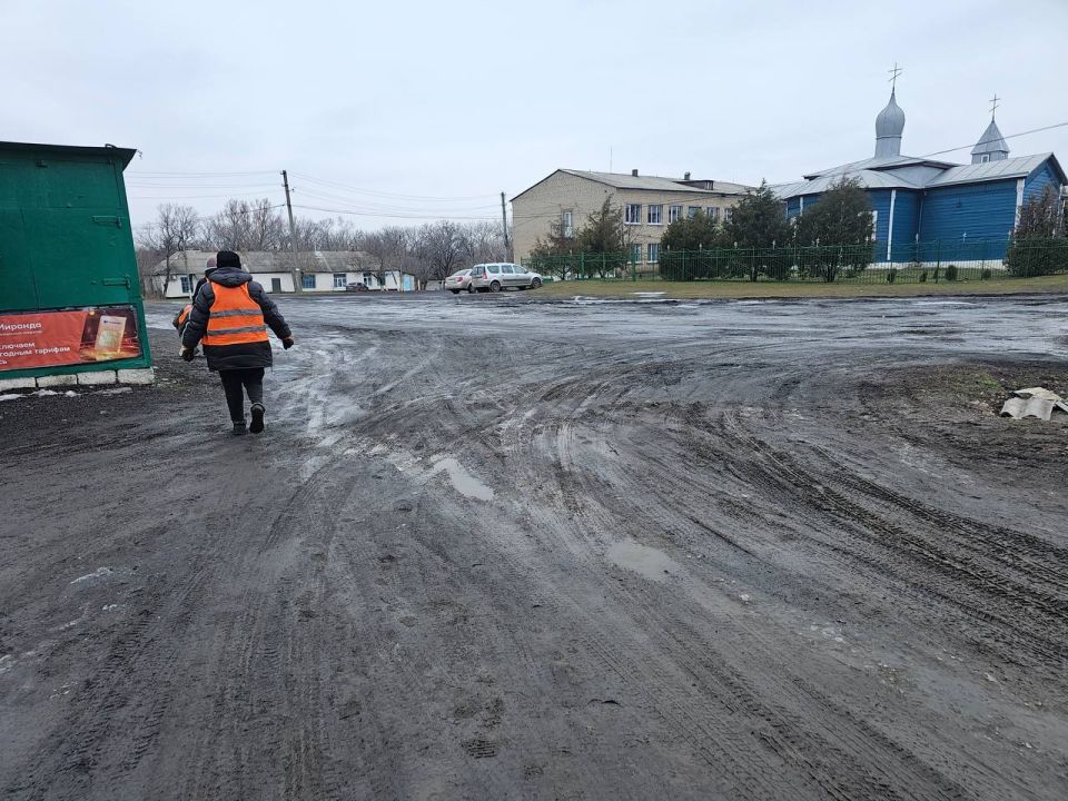 Сегодня 17.02.2026 г., работники МУП «ЖЭК» г. Ровеньки провели масштабные работы по благоустройству улично-дорожной сети в двух посёлках городского типа — Н-Тарасовка и Кленовый Сегодня 17.02.2026 г., работники МУП «ЖЭК» г. Ровеньки провели масштабные работы по благоустройству улично-дорожной сети в двух посёлках городского типа — Н-Тарасовка и Кленовый