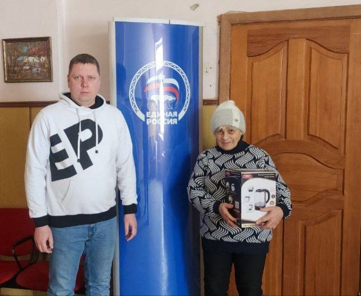 Ко Дню защитника Отечества лисичанские единороссы оказали волонтёрскую помощь семьям участников СВО Ко Дню защитника Отечества лисичанские единороссы оказали волонтёрскую помощь семьям участников СВО