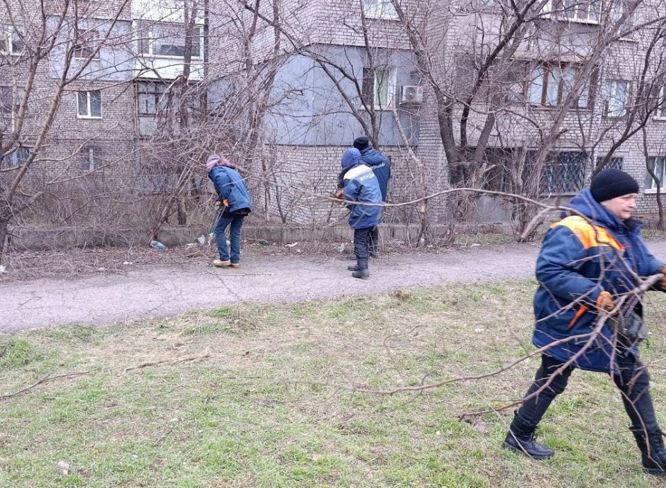 Коммунальными службами проведены работы на территории города Коммунальными службами проведены работы на территории города