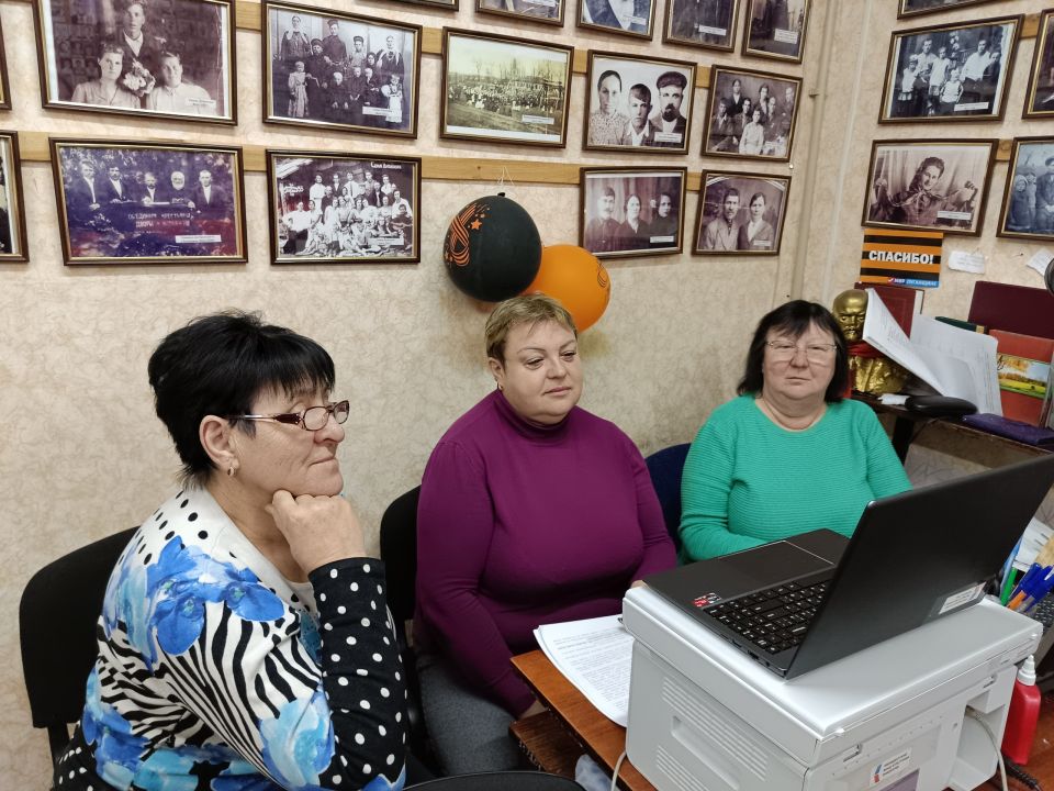 Сегодня работники КДУ продолжили знакомиться с культурной историей Отечества в формате лекций, организованных сотрудниками федеральных музеев и музеев-заповедников России Сегодня работники КДУ продолжили знакомиться с культурной историей Отечества в формате лекций, организованных сотрудниками федеральных музеев и музеев-заповедников России